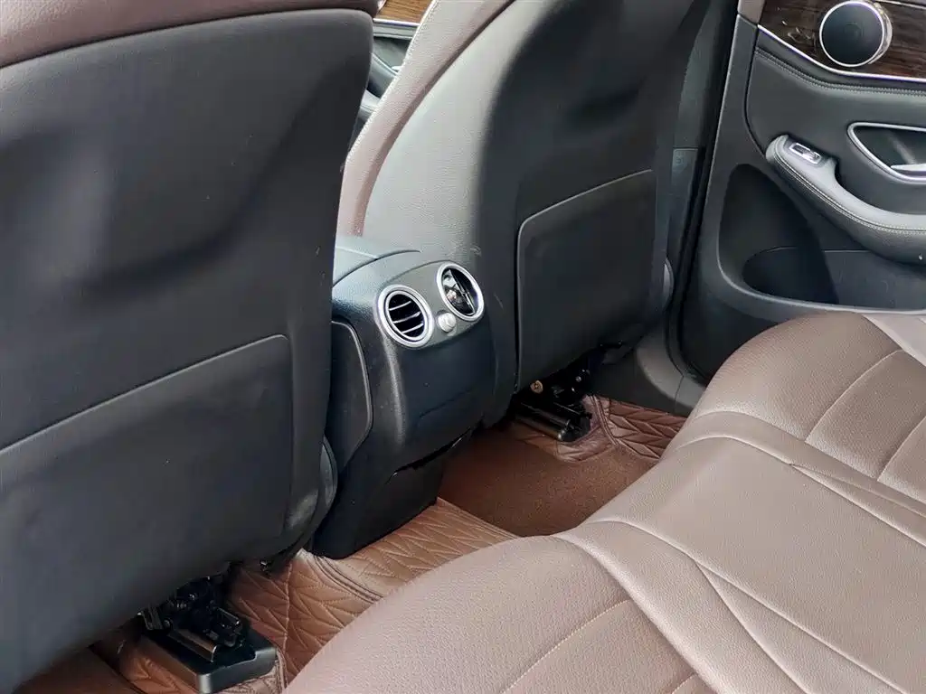 Mercedes-Benz GLC 2018 Facelift GLC 260 4MATIC Luxury фото 9