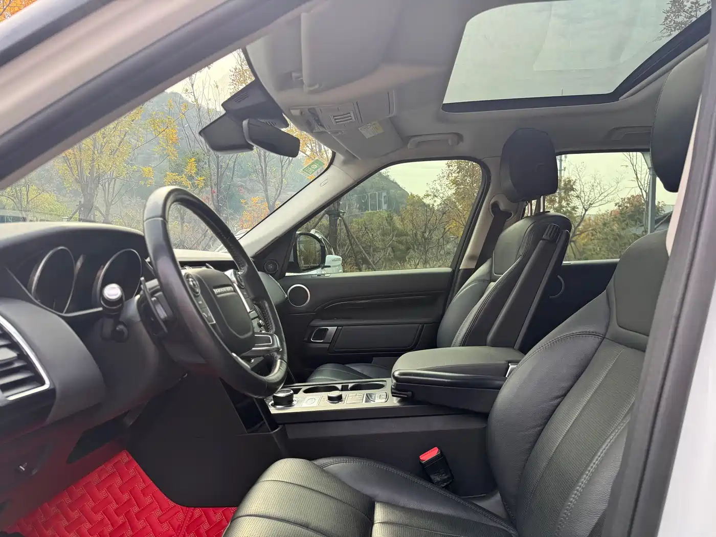 Land Rover Discovery 2017 3.0 SC V6 S фото 4