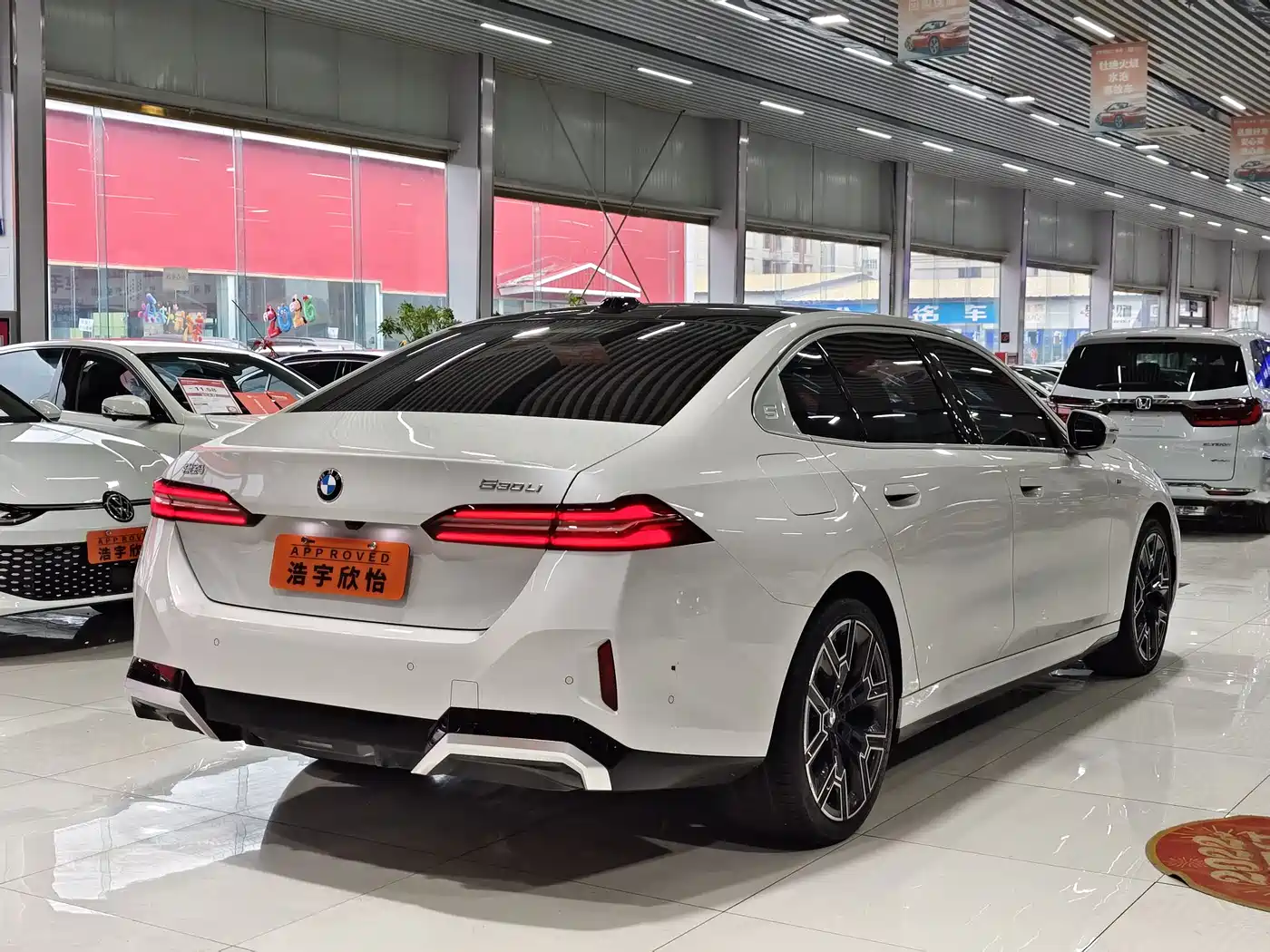 BMW 5 Series 2025 530Li Premium M Sport Package фото 6
