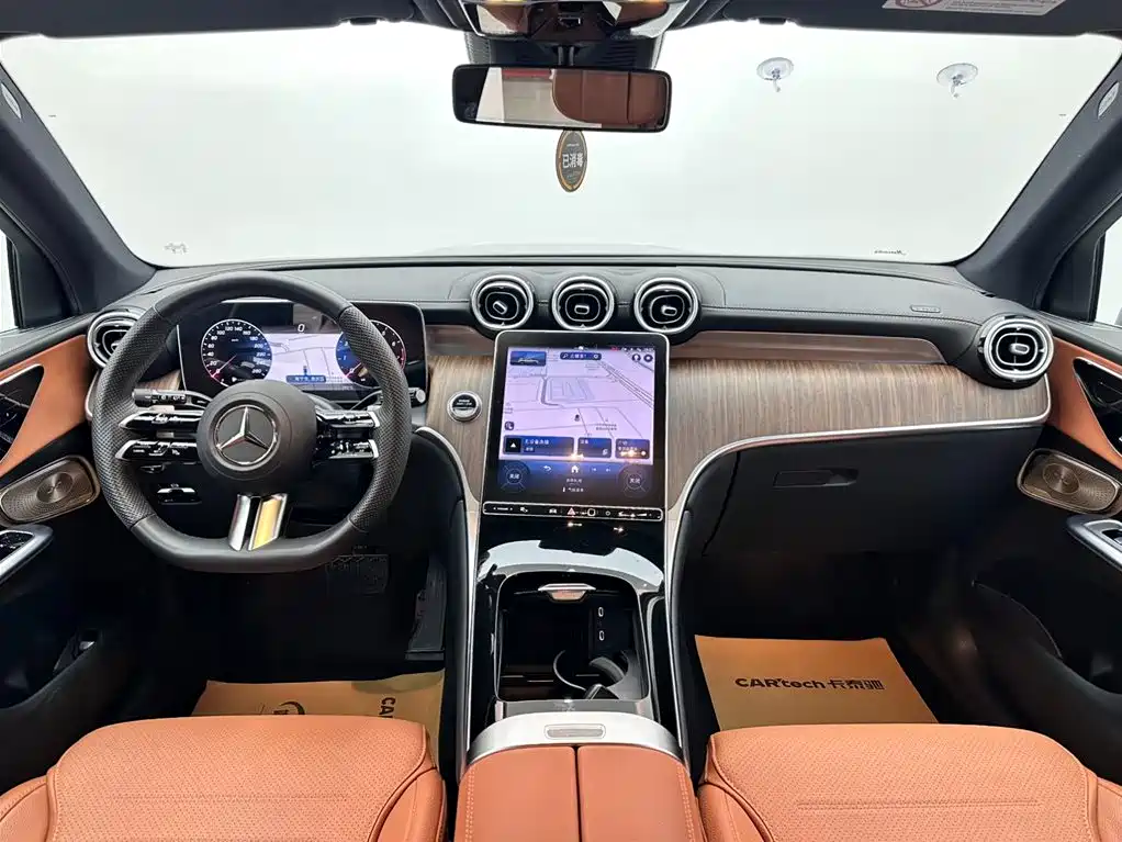 Mercedes-Benz GLC 2023 GLC 300 L 4MATIC Sport 5-Seater фото 10