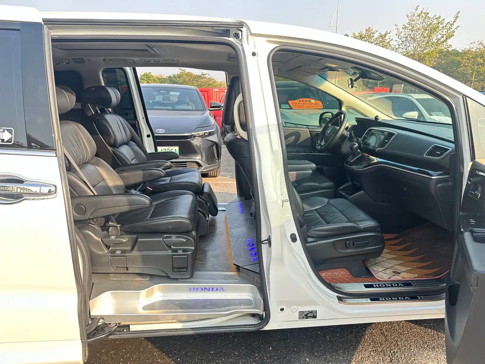 Photo 7 - Honda Odyssey
