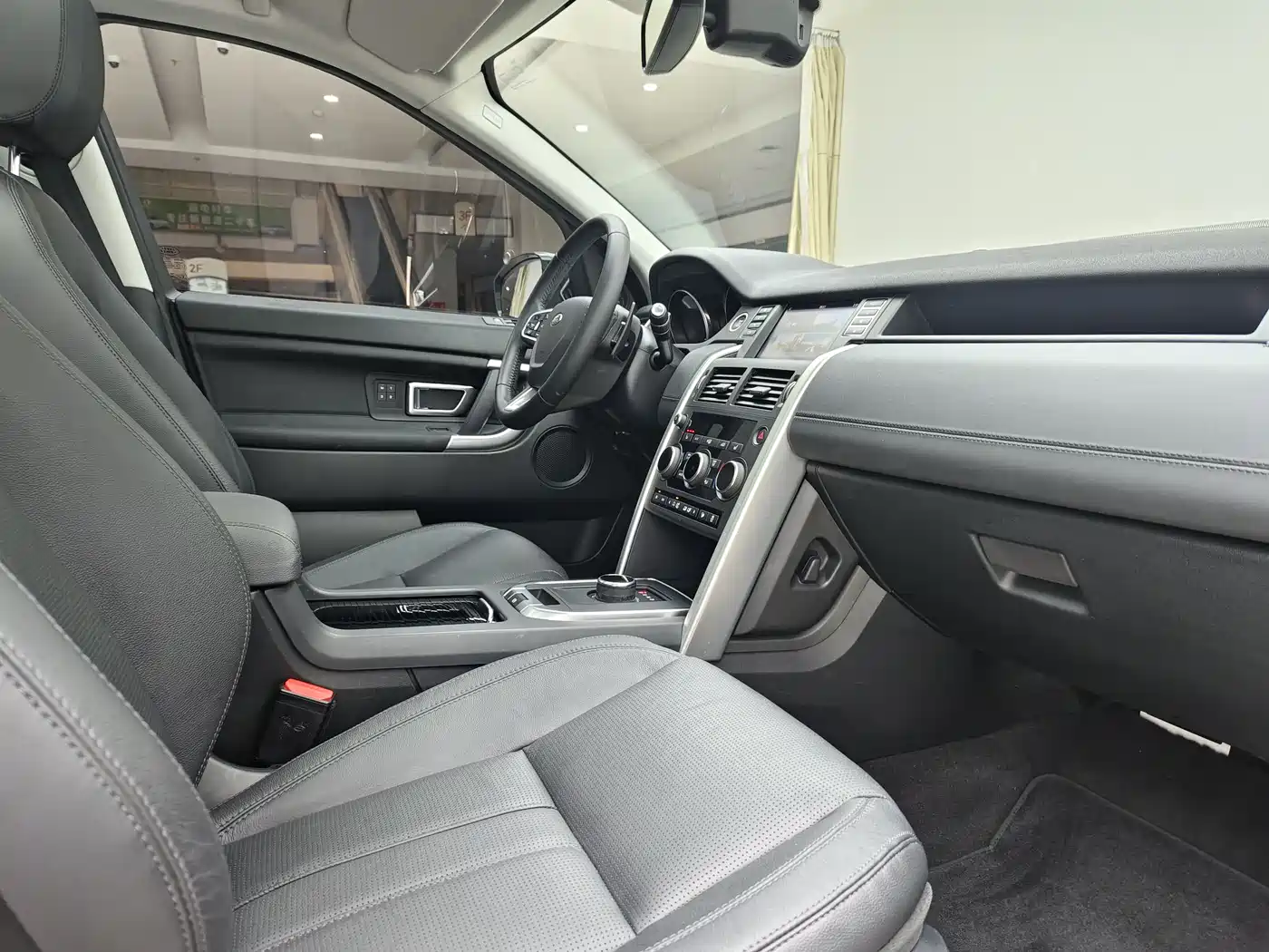 Land Rover Discovery Sport 2017 2.0T HSE фото 9