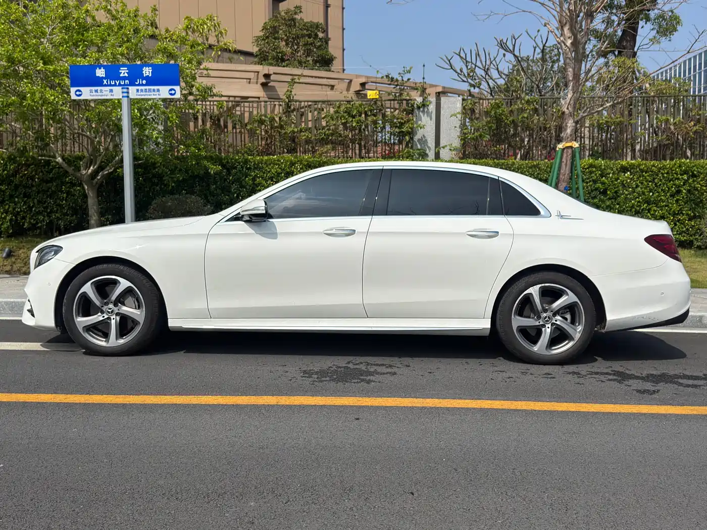 Mercedes-Benz E-Class 2018 E 300 L Sport Luxury фото 4