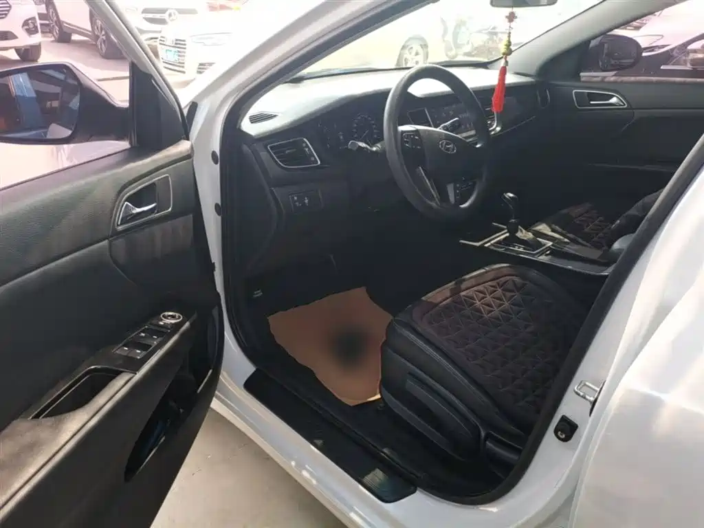 Hyundai Mistra 2016 1.8L Automatic Smart GLS фото 16