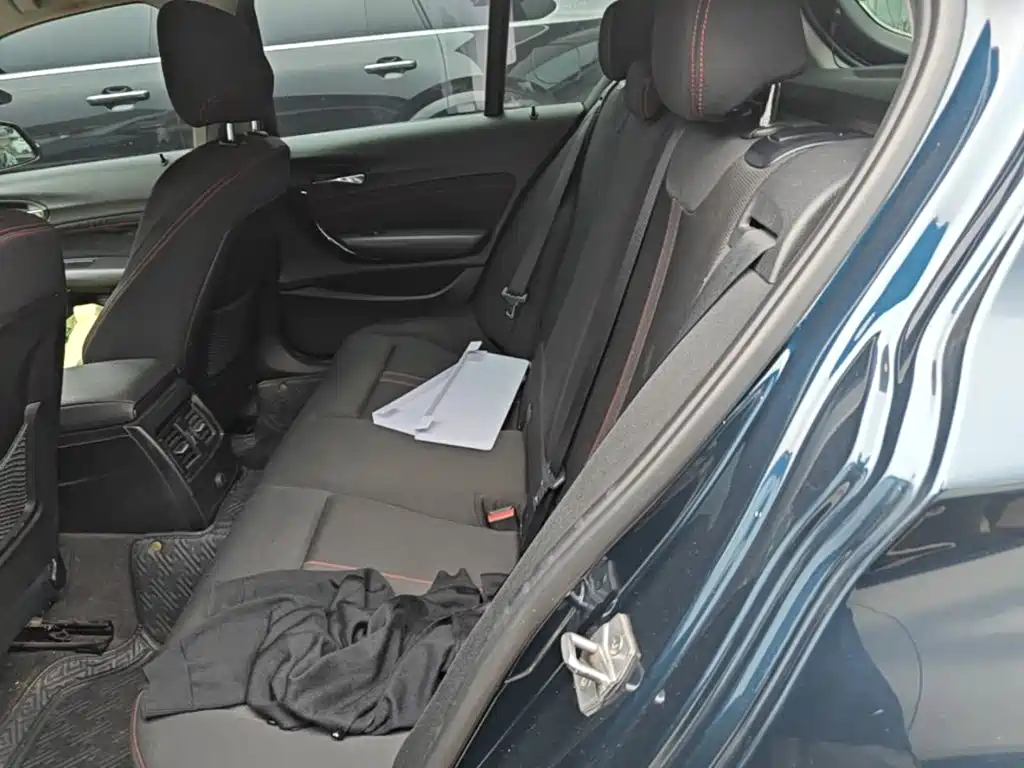 Photo 17 - BMW 1 Series (Import)