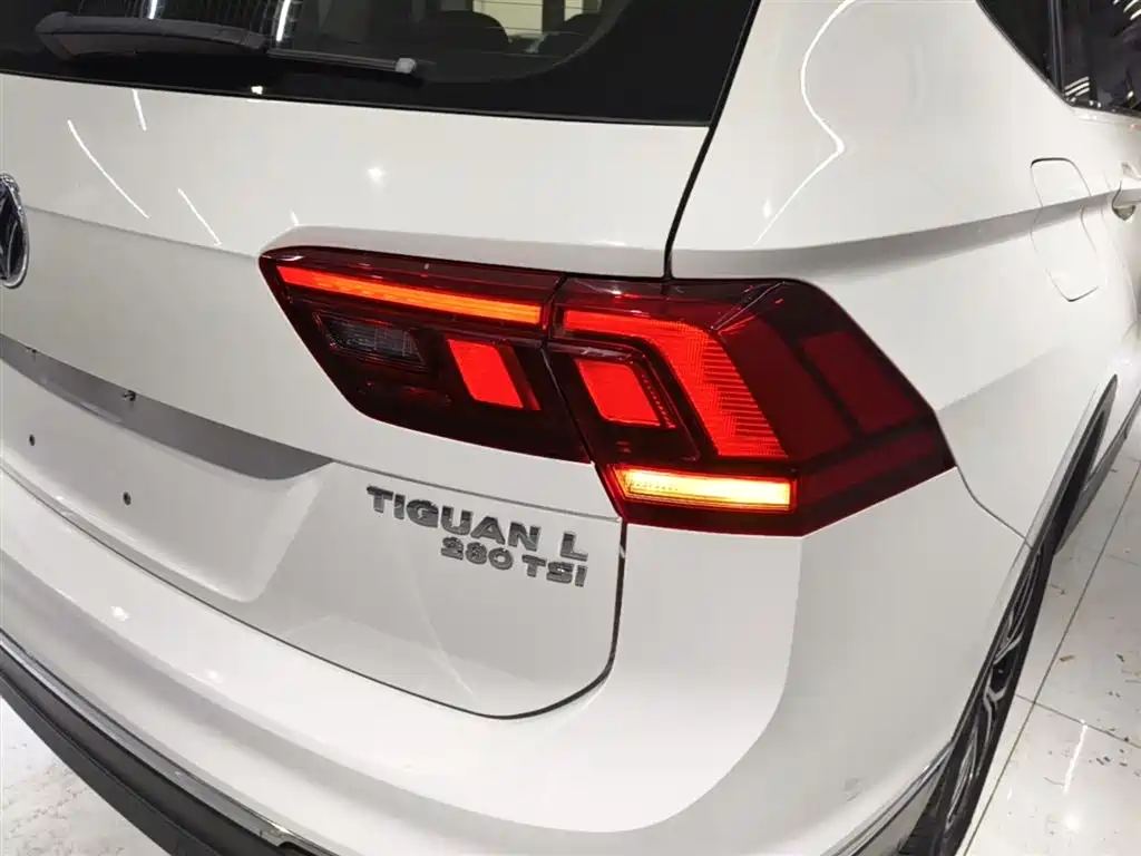 Volkswagen Tiguan L 2018 280TSI Automatic 2WD Comfort фото 8