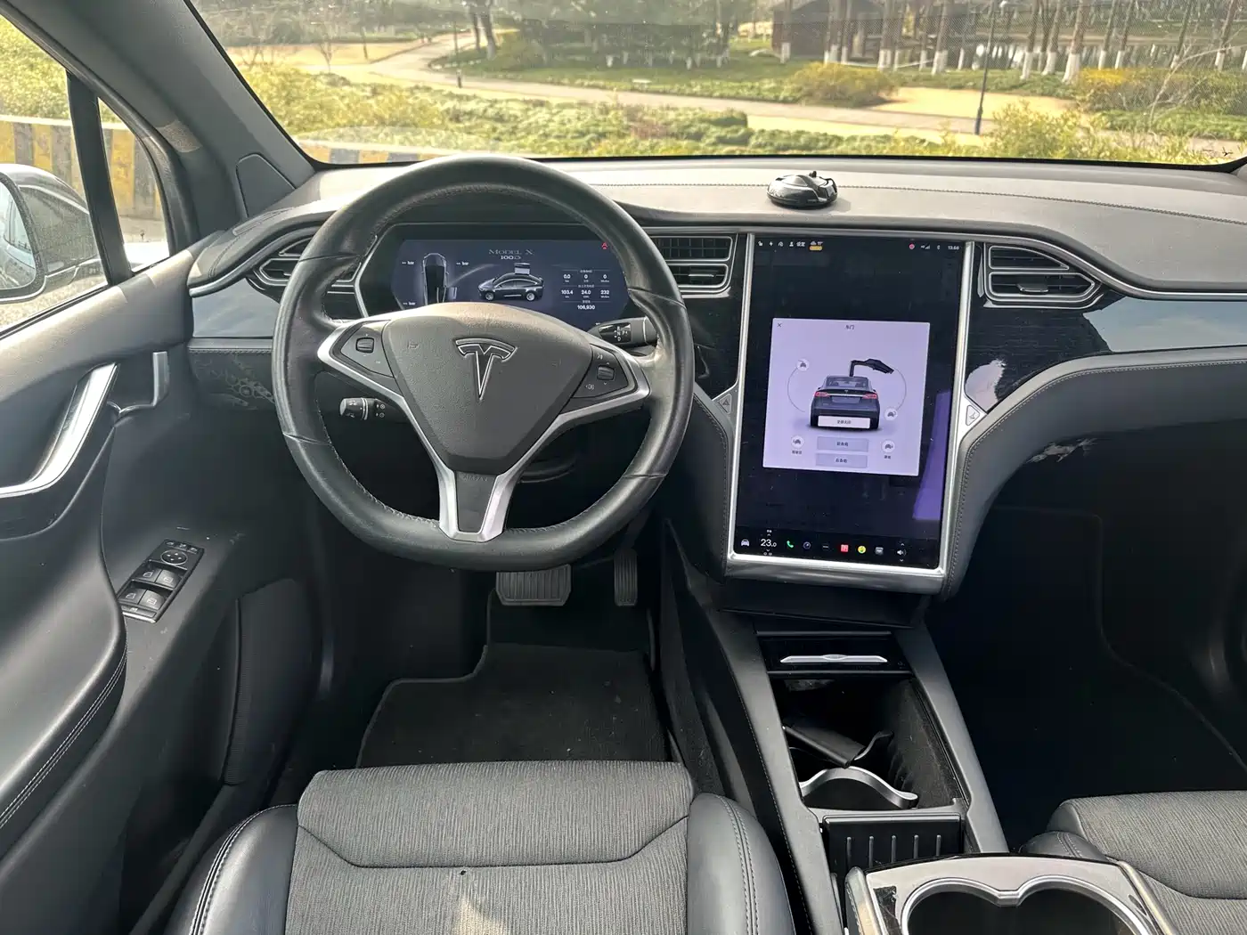 TESLA MODEL X