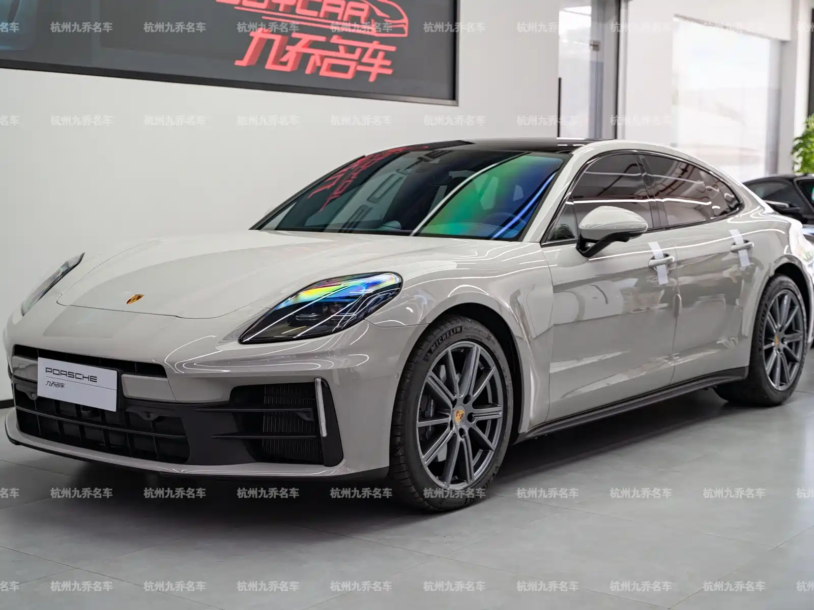 Photo 1 - Porsche Panamera