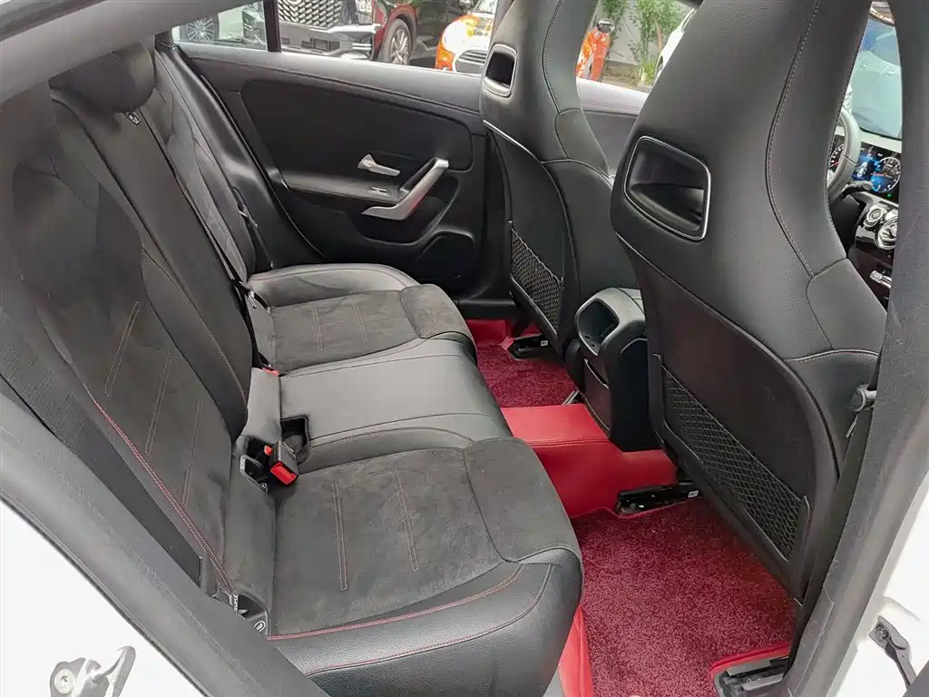 Mercedes-Benz CLA (Import) 2020 CLA 200 фото 11