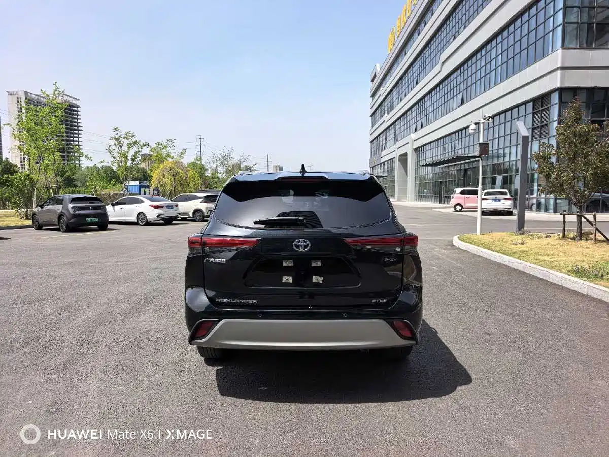 Toyota Highlander 2024 2.5L Smart Hybrid 4WD Premium 7-seater фото 7