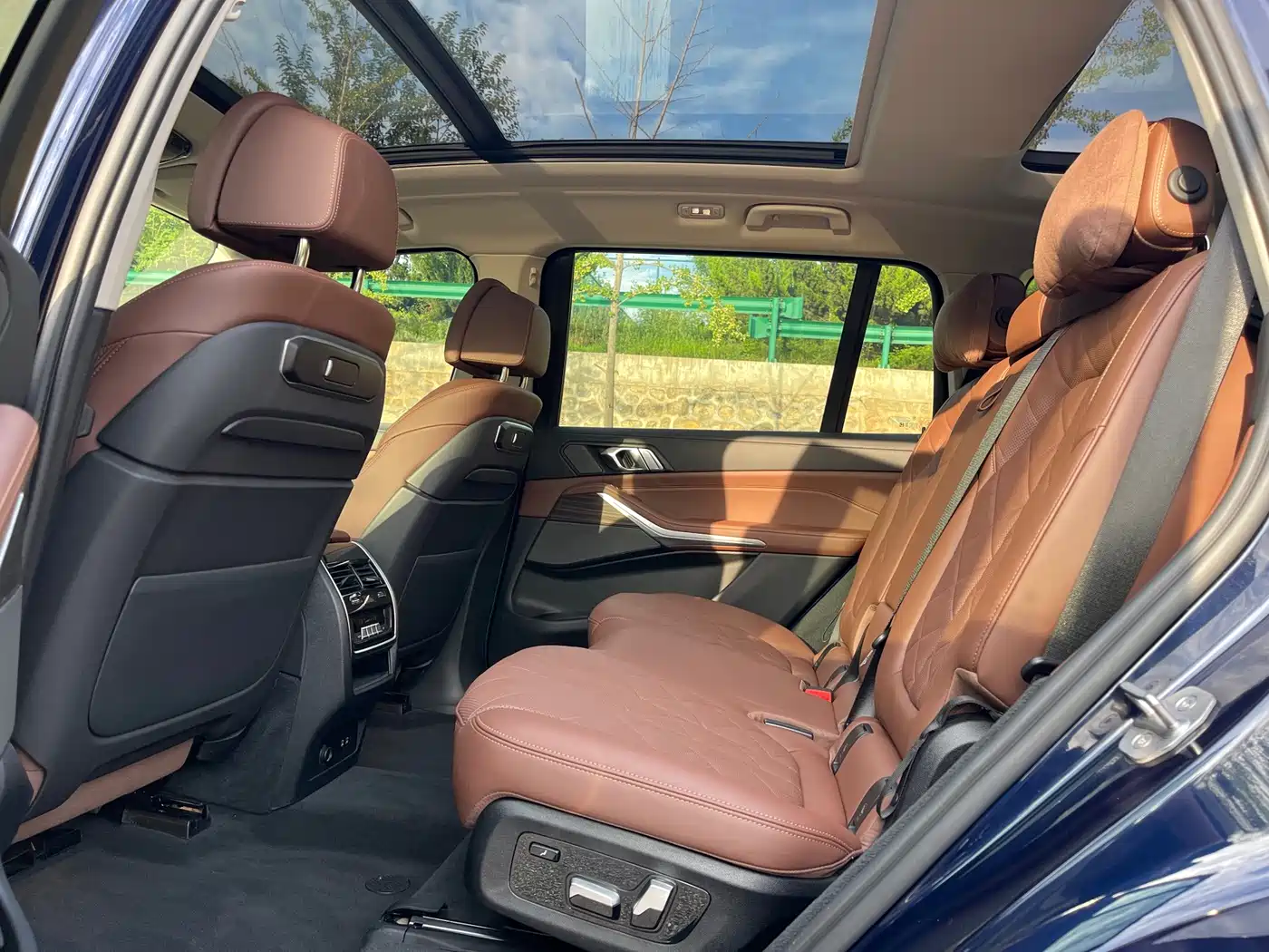 BMW X7 2024 2023 xDrive40i Leading Luxury Package