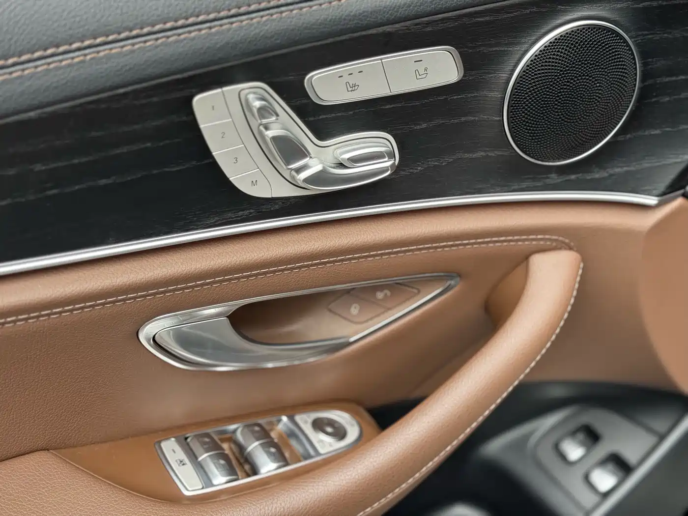 Mercedes-Benz E-Class New Energy 2023 E 350 e L Plug-in Hybrid Sport Sedan фото 27