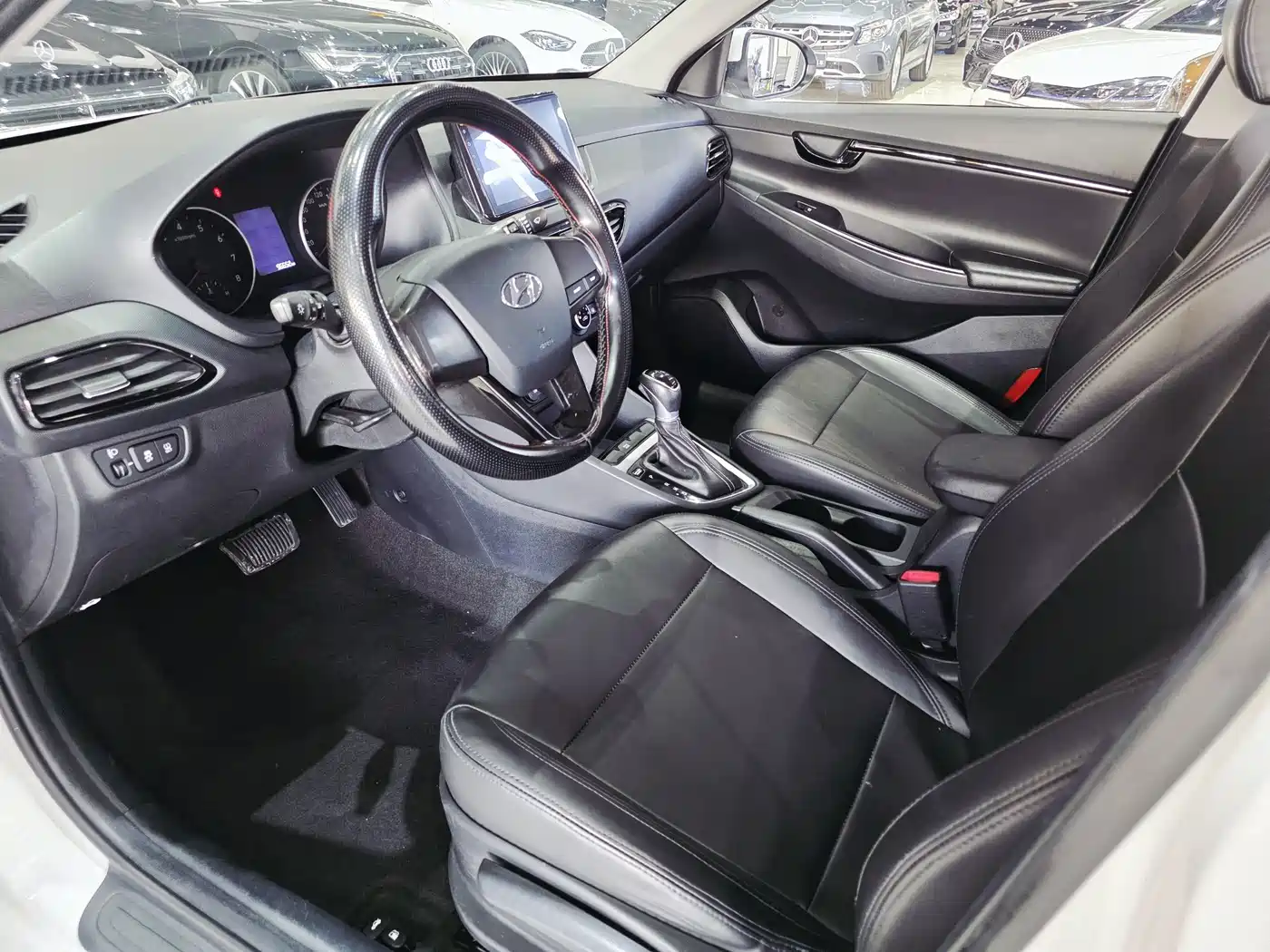 Hyundai Elantra 2020 1.6L Auto GL Pleasing Edition фото 6