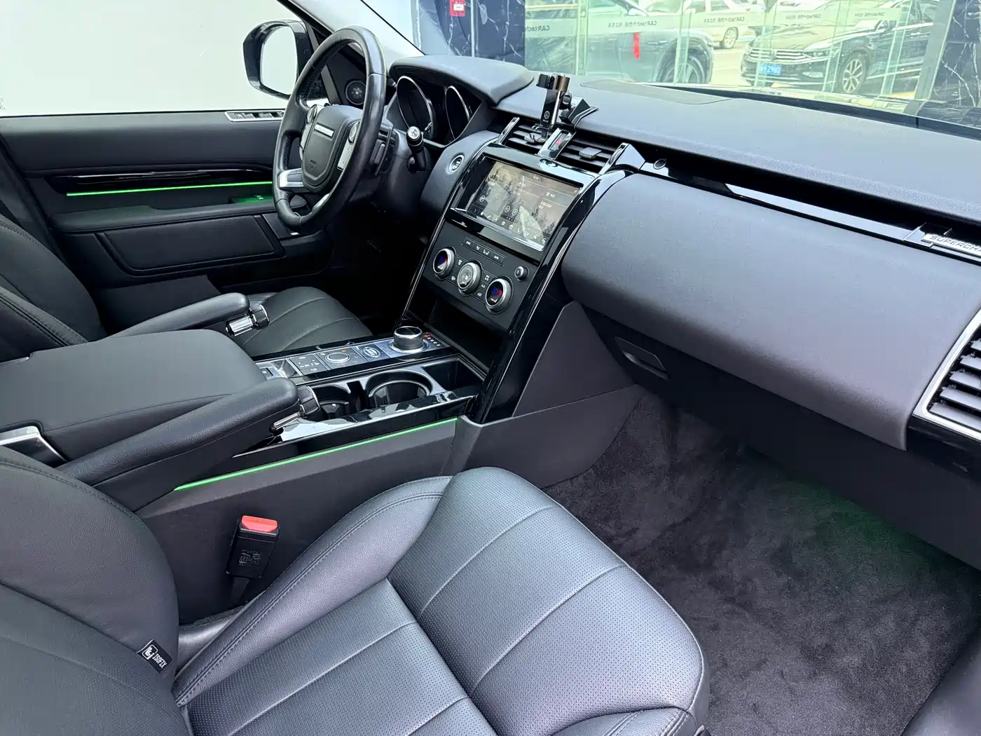Land Rover Discovery 2019 2.0T SE фото 15
