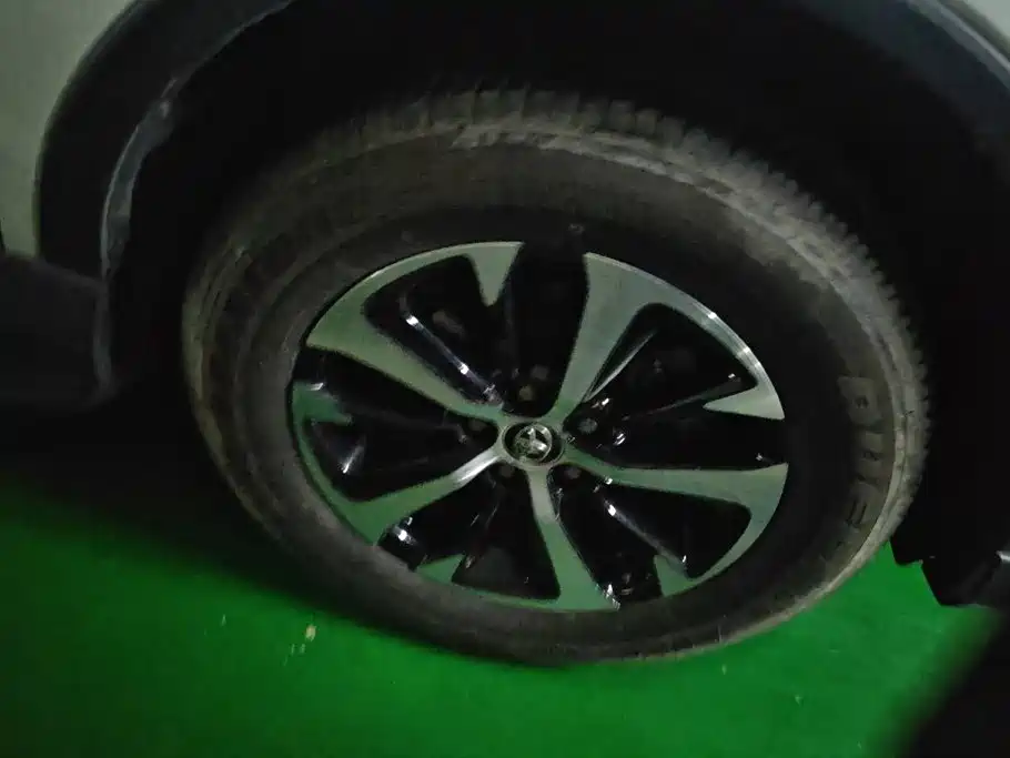 صورة 6 - Toyota RAV4 Rongfang