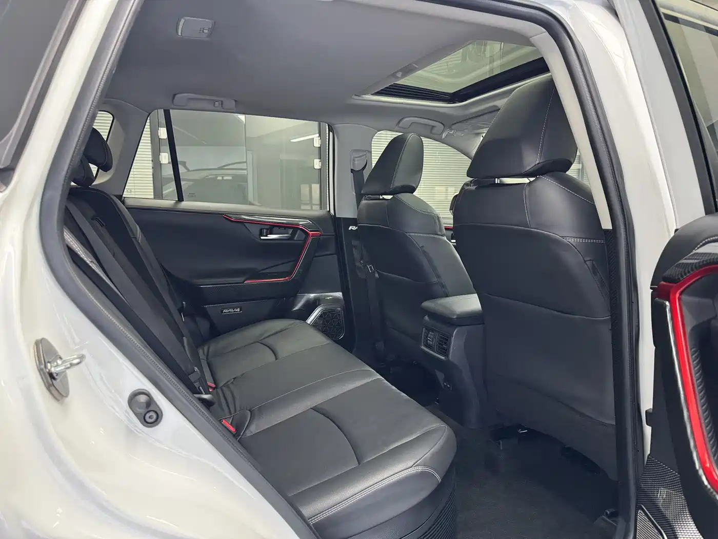 Toyota RAV4 Rongfang 2021 Hybrid 2.5L E-CVT AWD Elite PLUS Edition фото 16