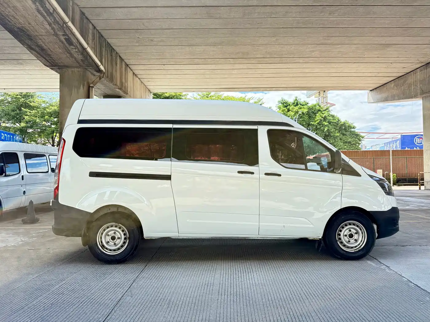 Ford Transit 2018 2017 2.0T Diesel Multi-Purpose Commercial Vehicle Medium Wheelbase Medium Roof China IV