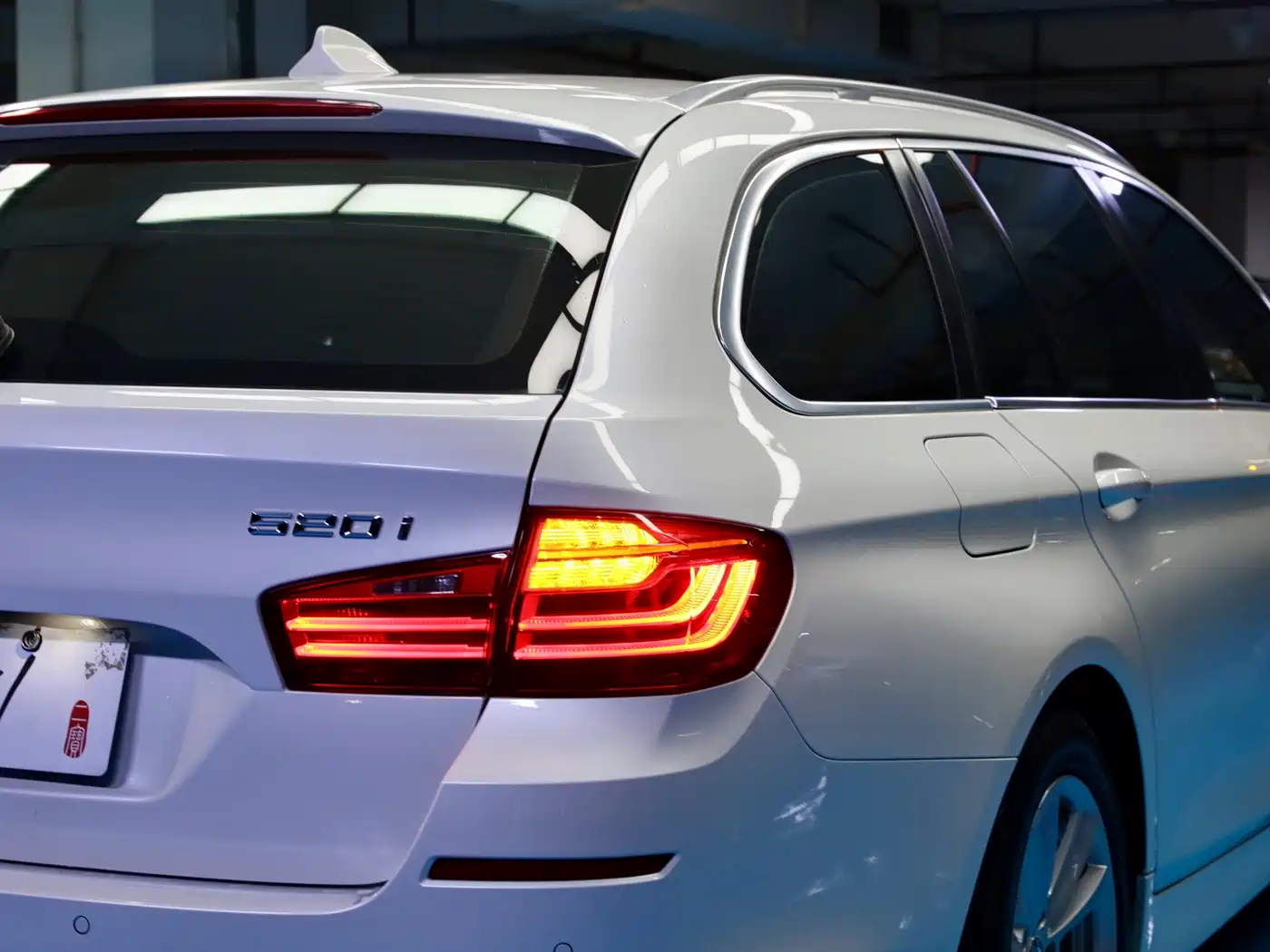 BMW 5 Series (Import) 2014 520i Touring фото 5