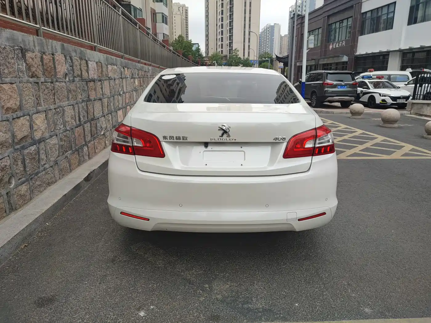 Peugeot 408 2014 1.8L Manual Leading Edition фото 4