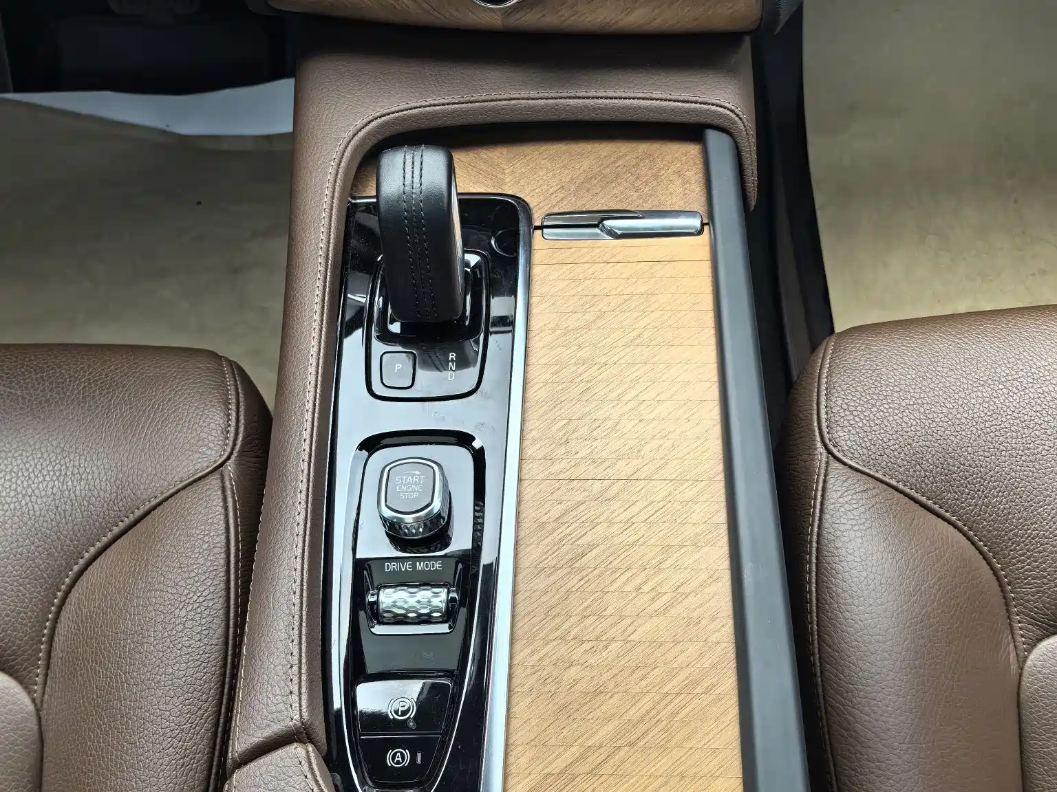 Фото 14 - Volvo XC90