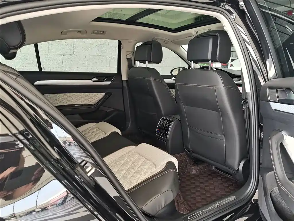 Volkswagen Magotan 2023 Model 2 Million Commemorative Edition 330TSI DSG Luxury фото 21
