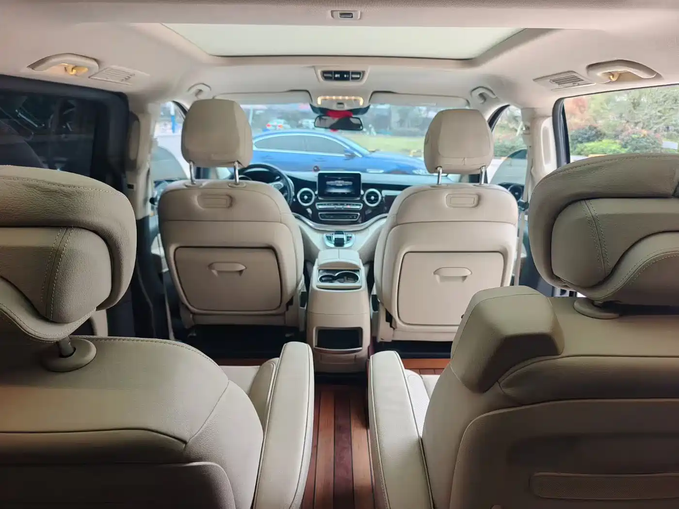 Mercedes-Benz V-Class 2018 V 260 L Premium Long Wheelbase Edition China VI фото 6