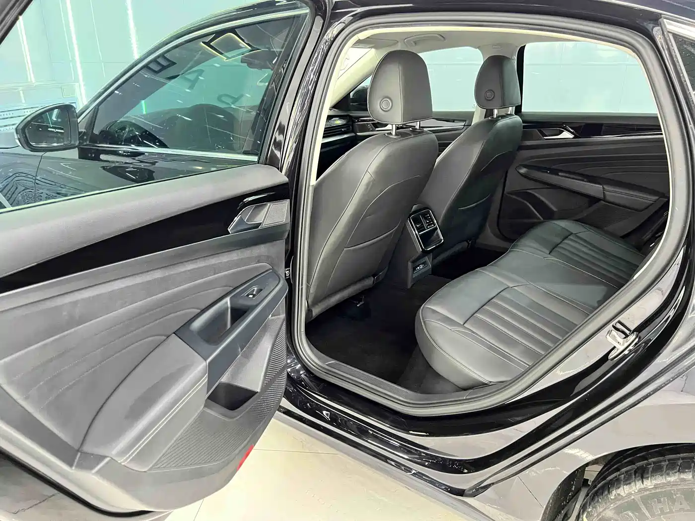 Volkswagen Passat 2023 280TSI Business Edition фото 9