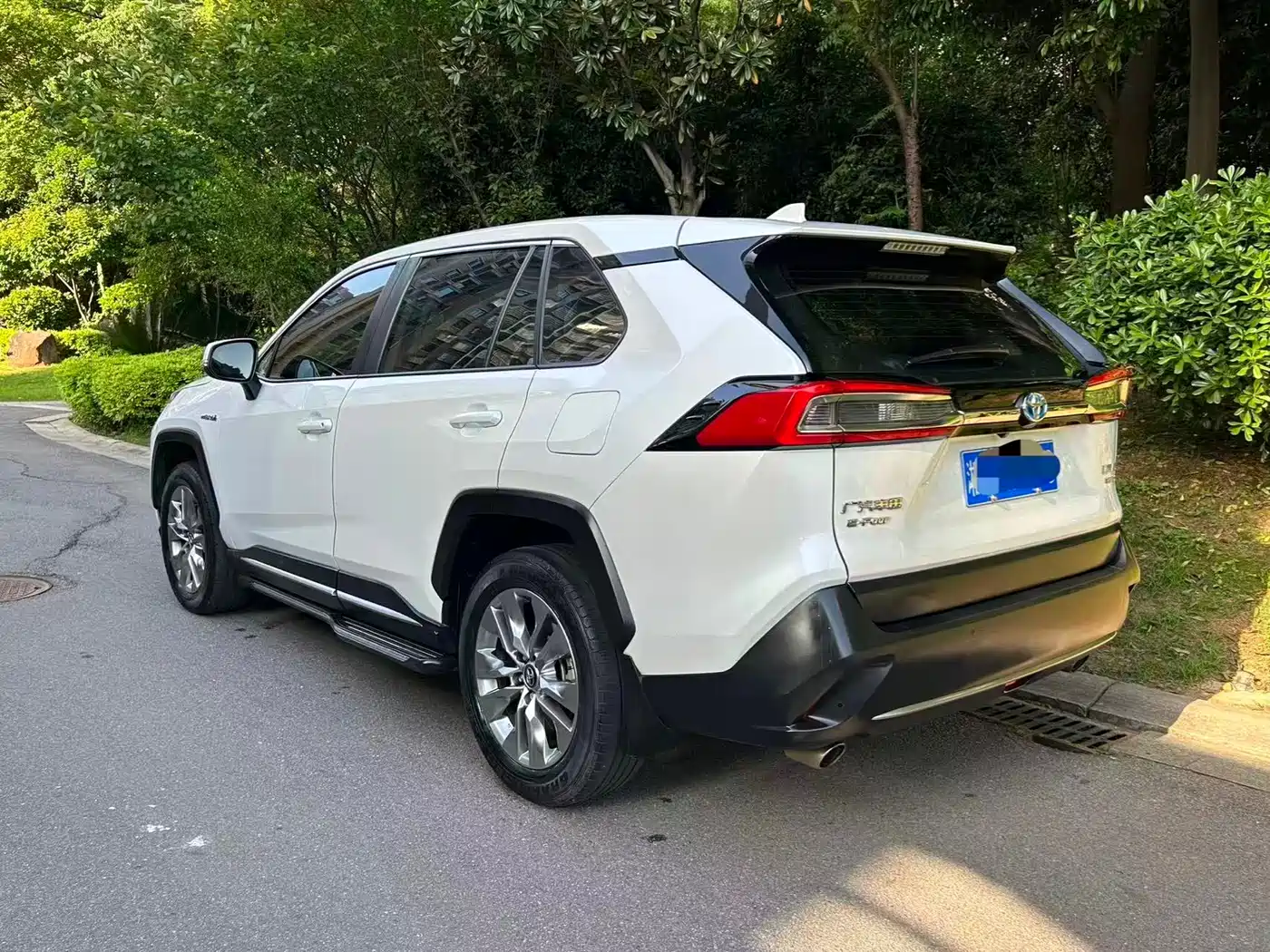Toyota Wildlander 2020 Hybrid 2.5L E-CVT AWD Luxury Edition фото 4