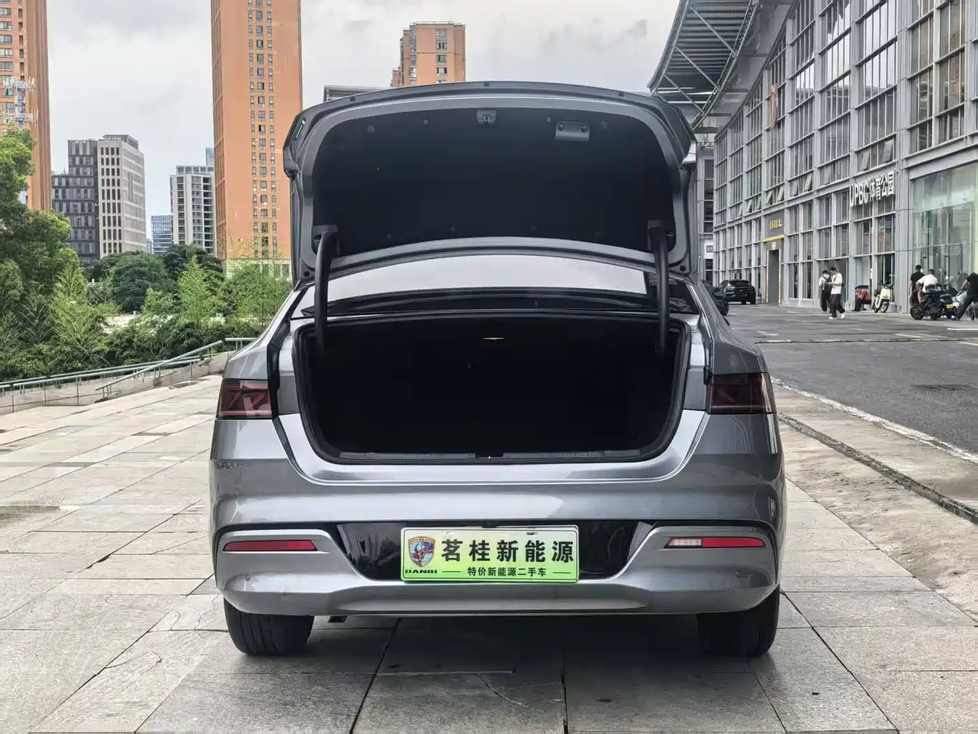 BYD Qin PLUS 2024 Glory Edition DM-i 55KM Leading фото 10