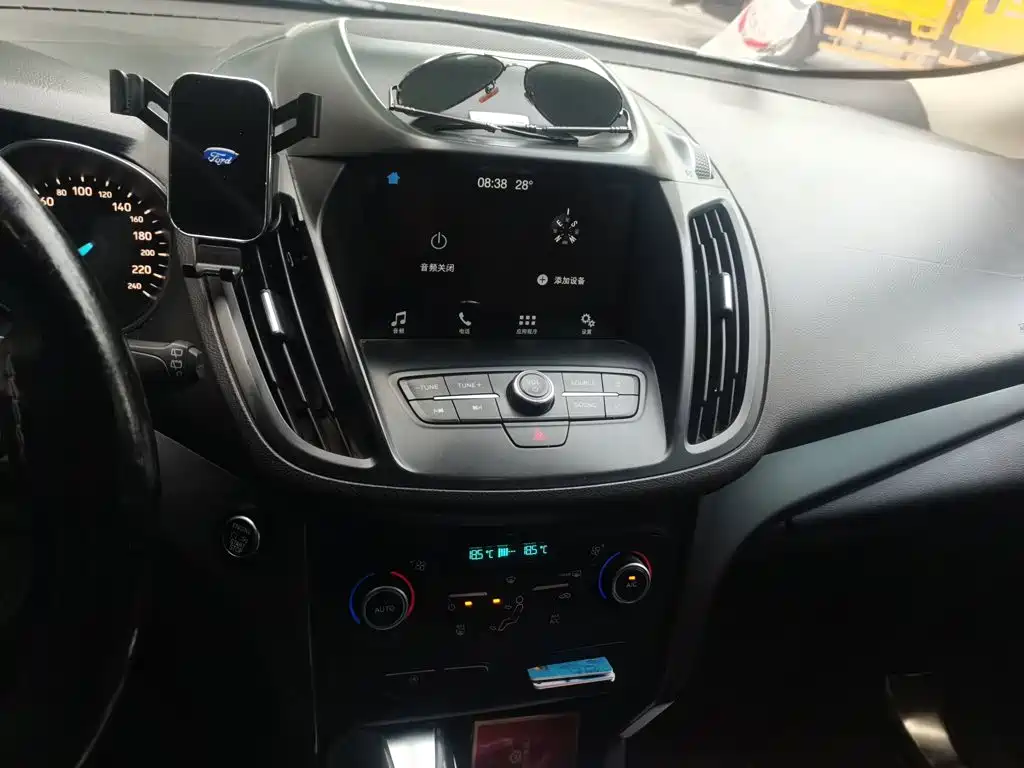 Фото 10 - Ford Kuga