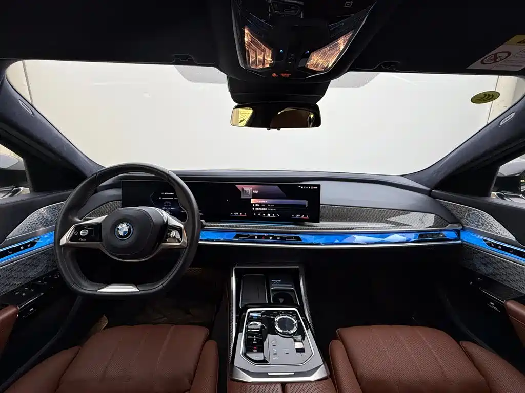 BMW I7