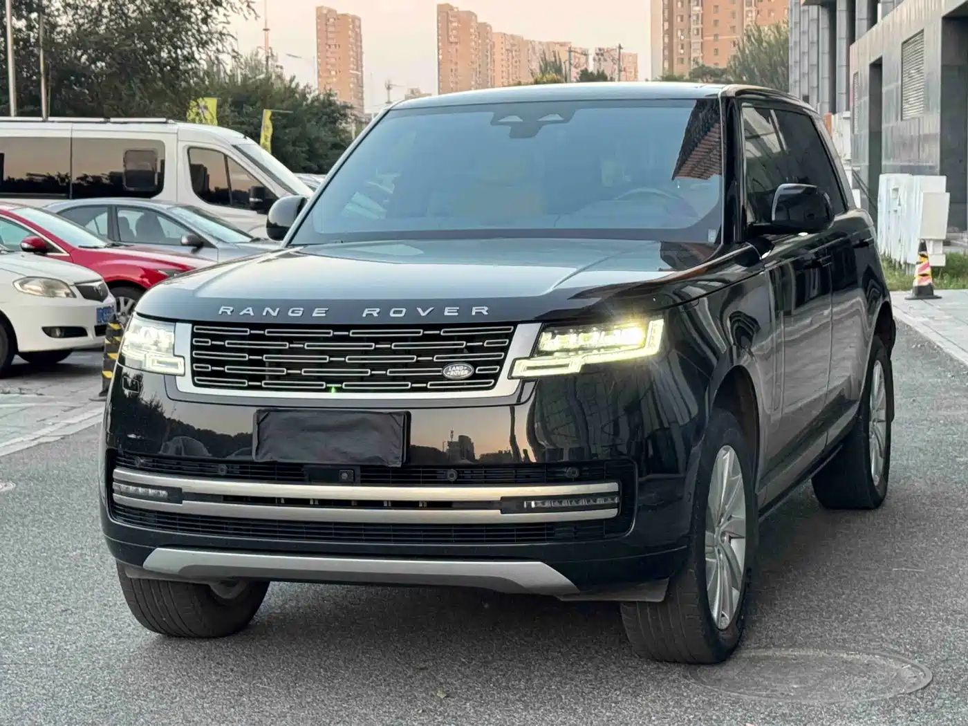 Land Rover Range Rover 2024 2024 3.0 L6 400PS Golden Age Extended 7-Seater