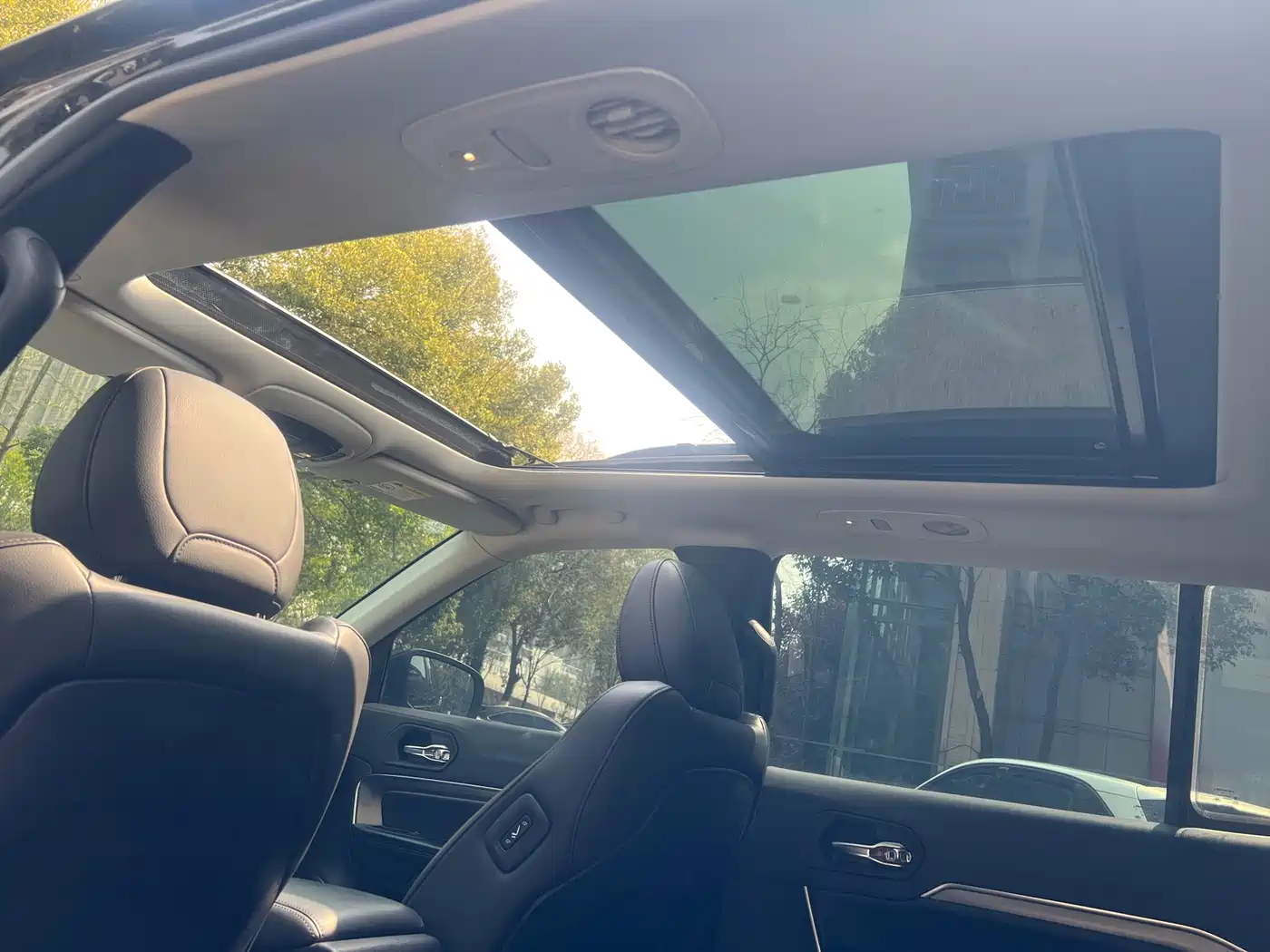 JEEP GRAND COMMANDER