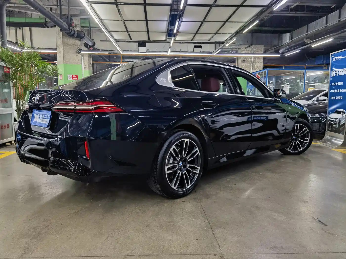 BMW 5 Series 2025 525Li M Sport Package фото 6