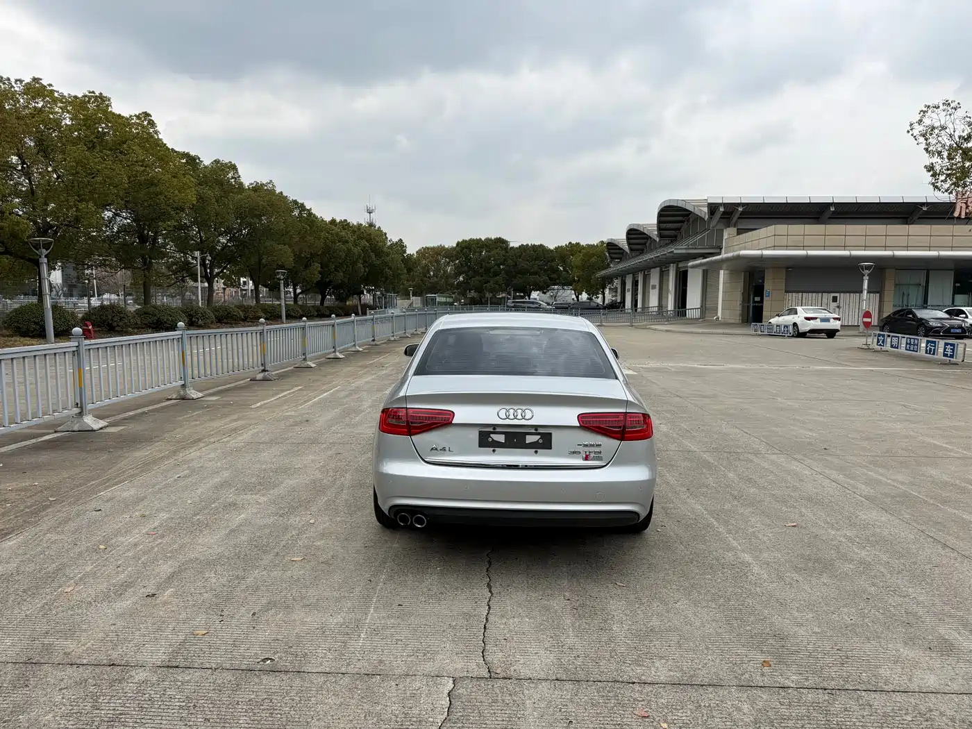 Audi A4L 2013 35 TFSI Automatic Luxury фото 5