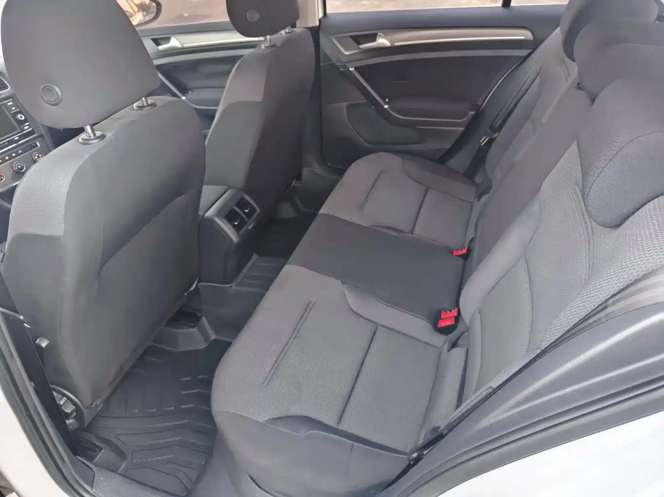 Photo 10 - Volkswagen Golf