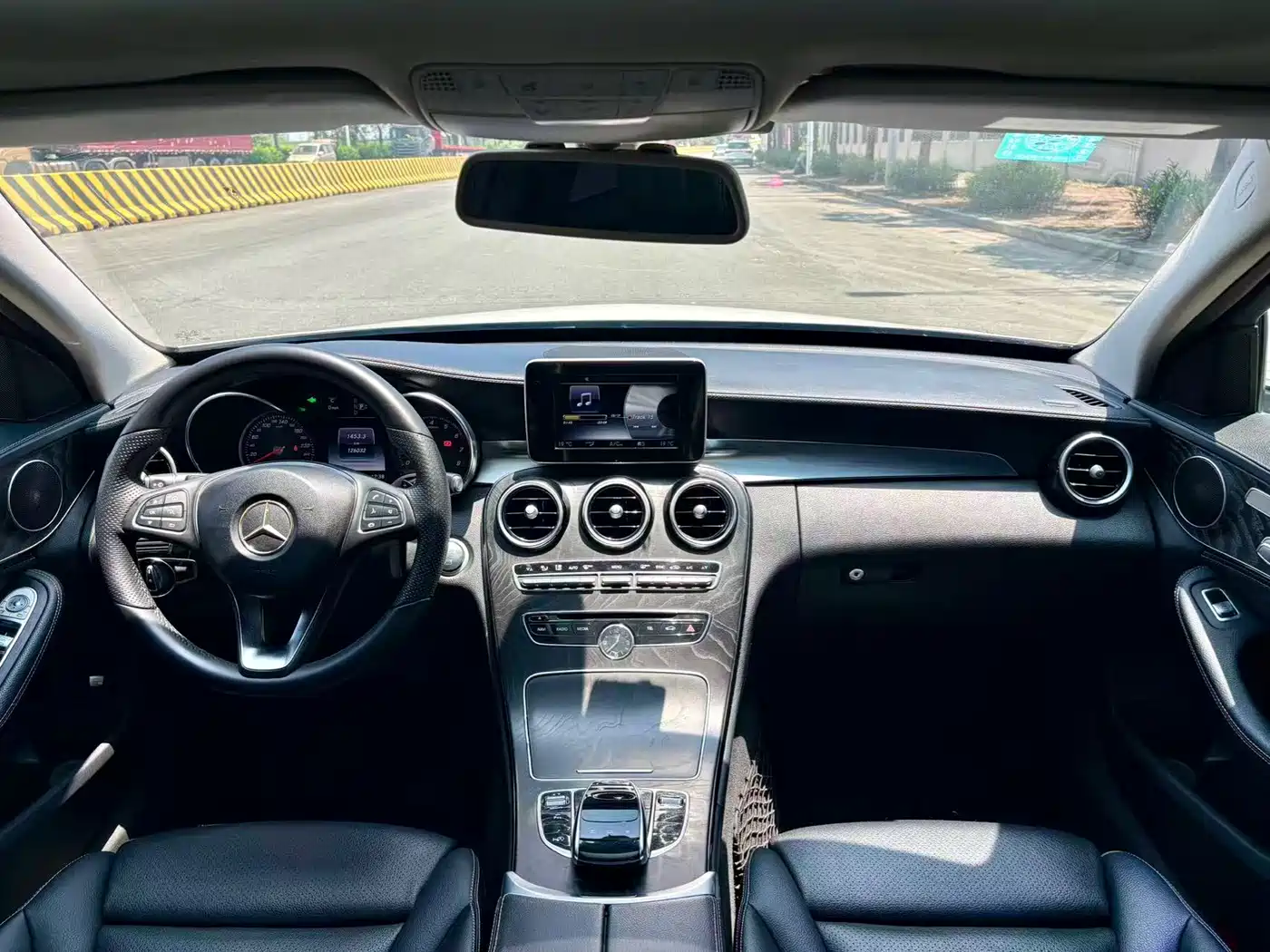 Mercedes-Benz C-Class 2015 Facelift C 200 L Sport фото 5