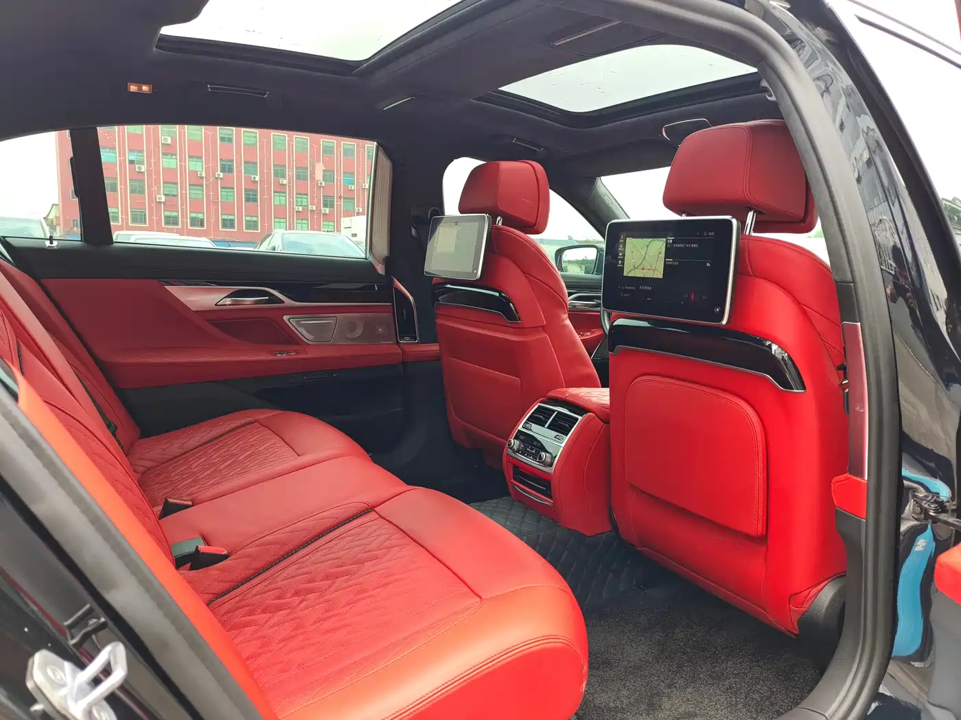 BMW 7 Series 2019 740Li xDrive Executive M Sport Package фото 13