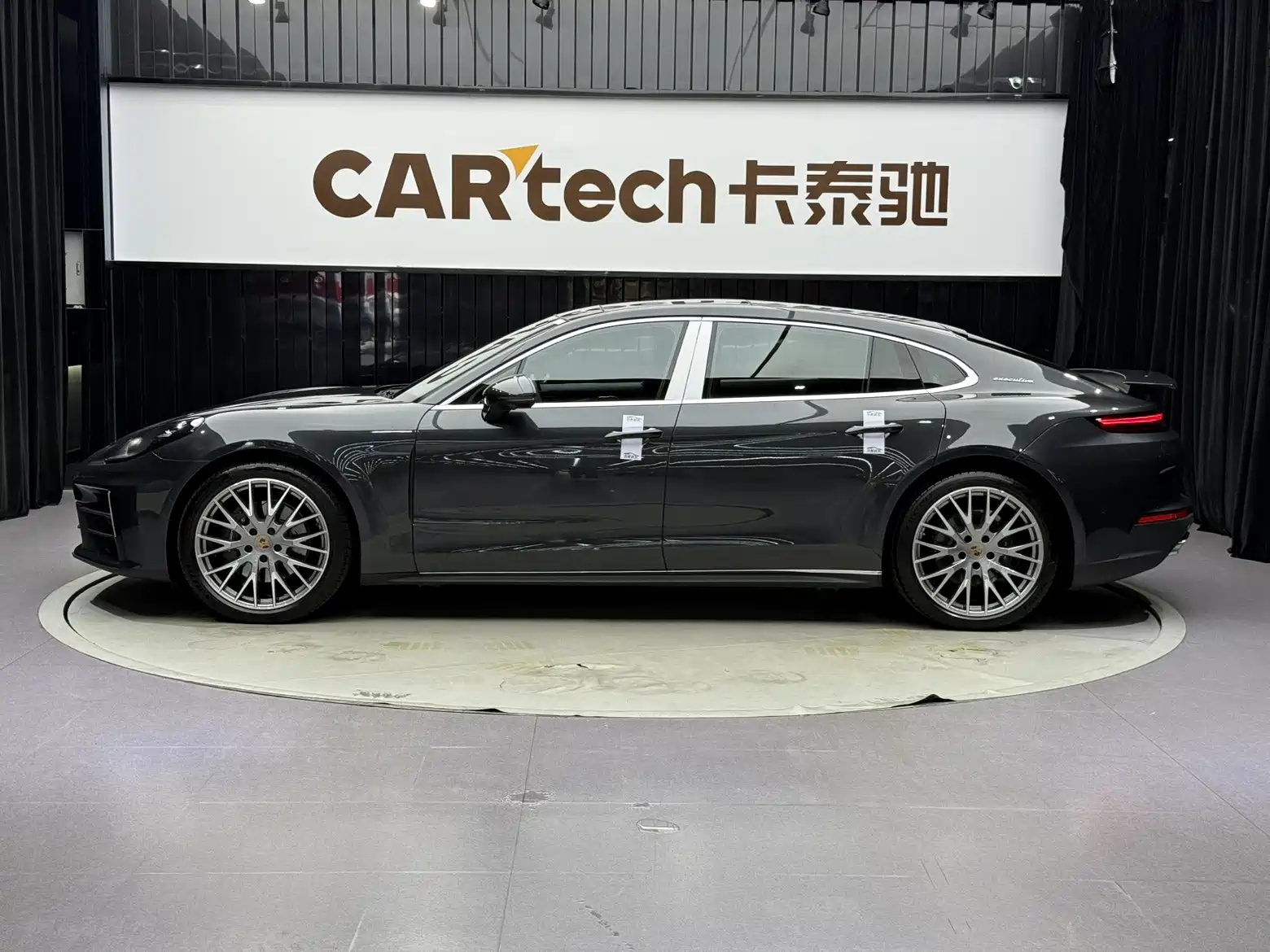 Photo 5 - Porsche Panamera
