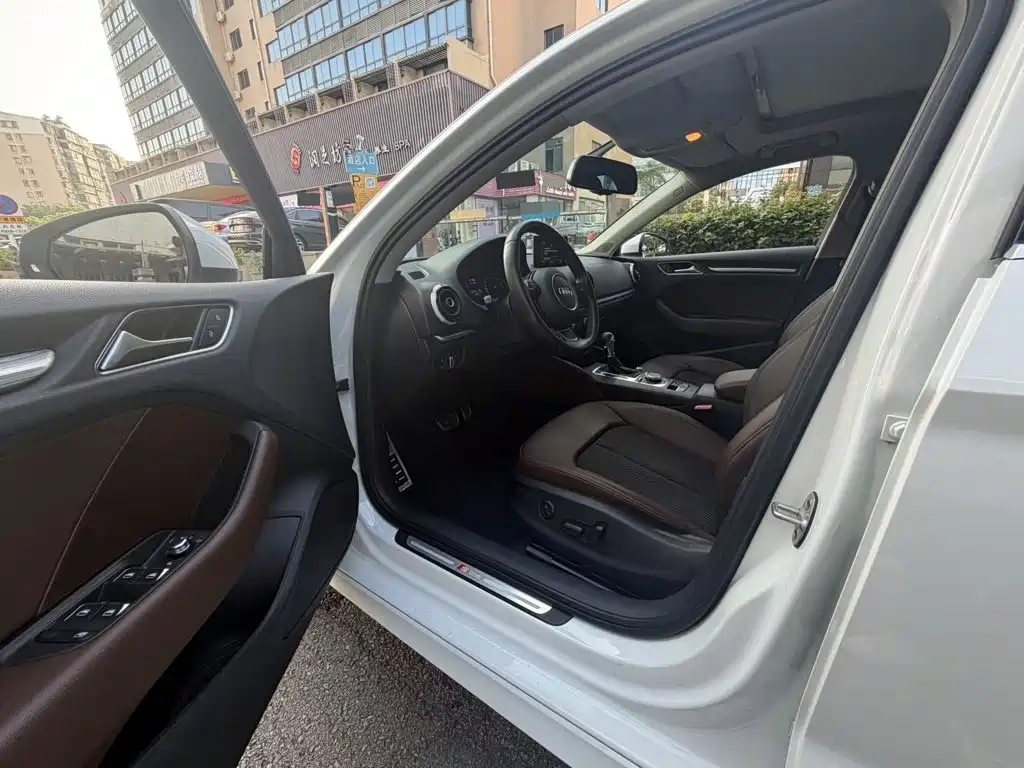 Audi A3 (Import) 2014 2014 Limousine 40 TFSI S line Comfort