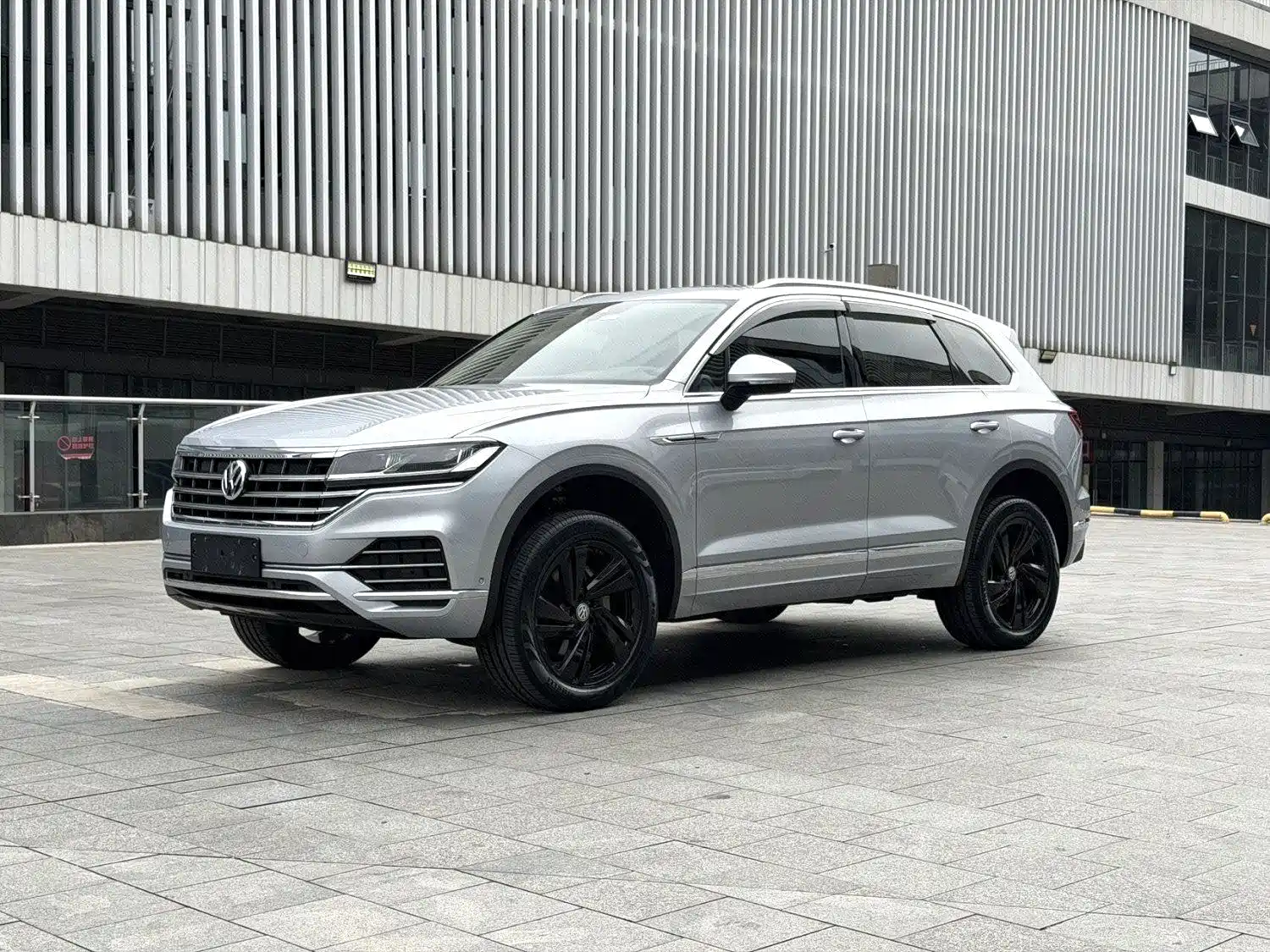 Фото 1 - Volkswagen Touareg