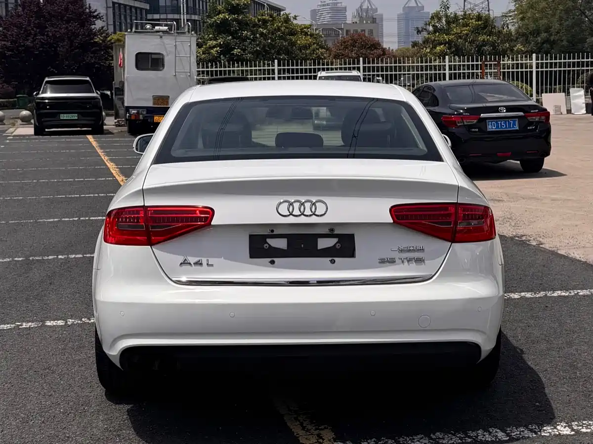 Audi A4L 2013 35 TFSI Automatic Standard фото 5