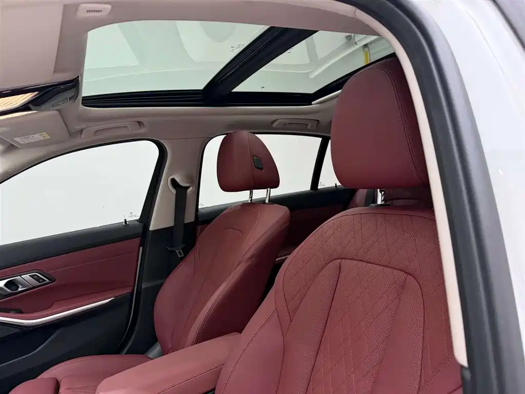 BMW 3 Series 2024 325Li M Sport Shadowline Package фото 16