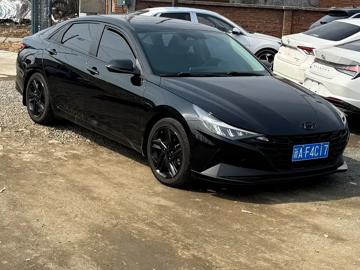 Hyundai Elantra 2022 1.5L CVT LUX Black Knight Limited Edition фото 3