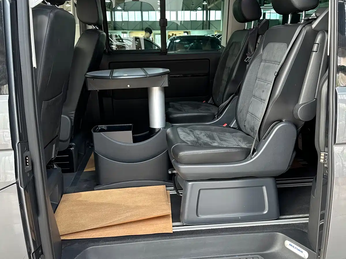 Volkswagen Multivan 2018 2.0TSI 4WD Premium Edition 7-Seater фото 13