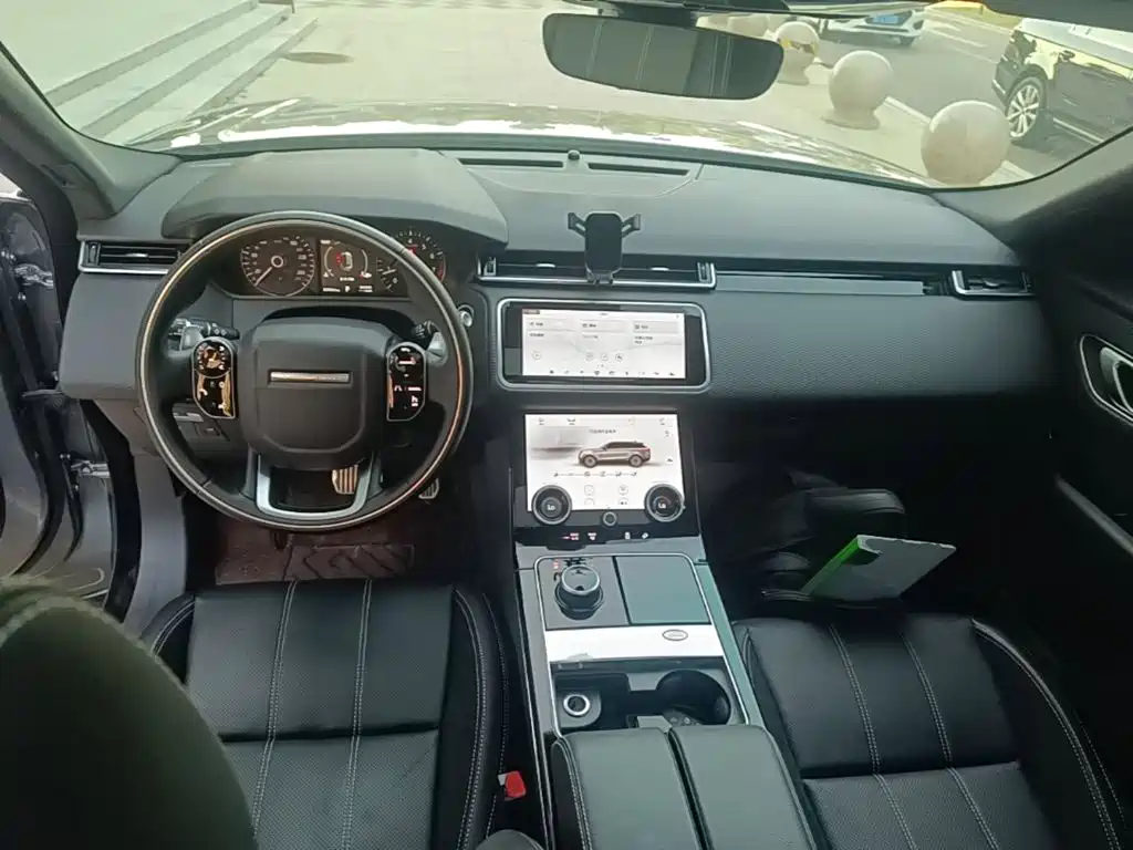 Фото 10 - Land Rover Range Rover Velar