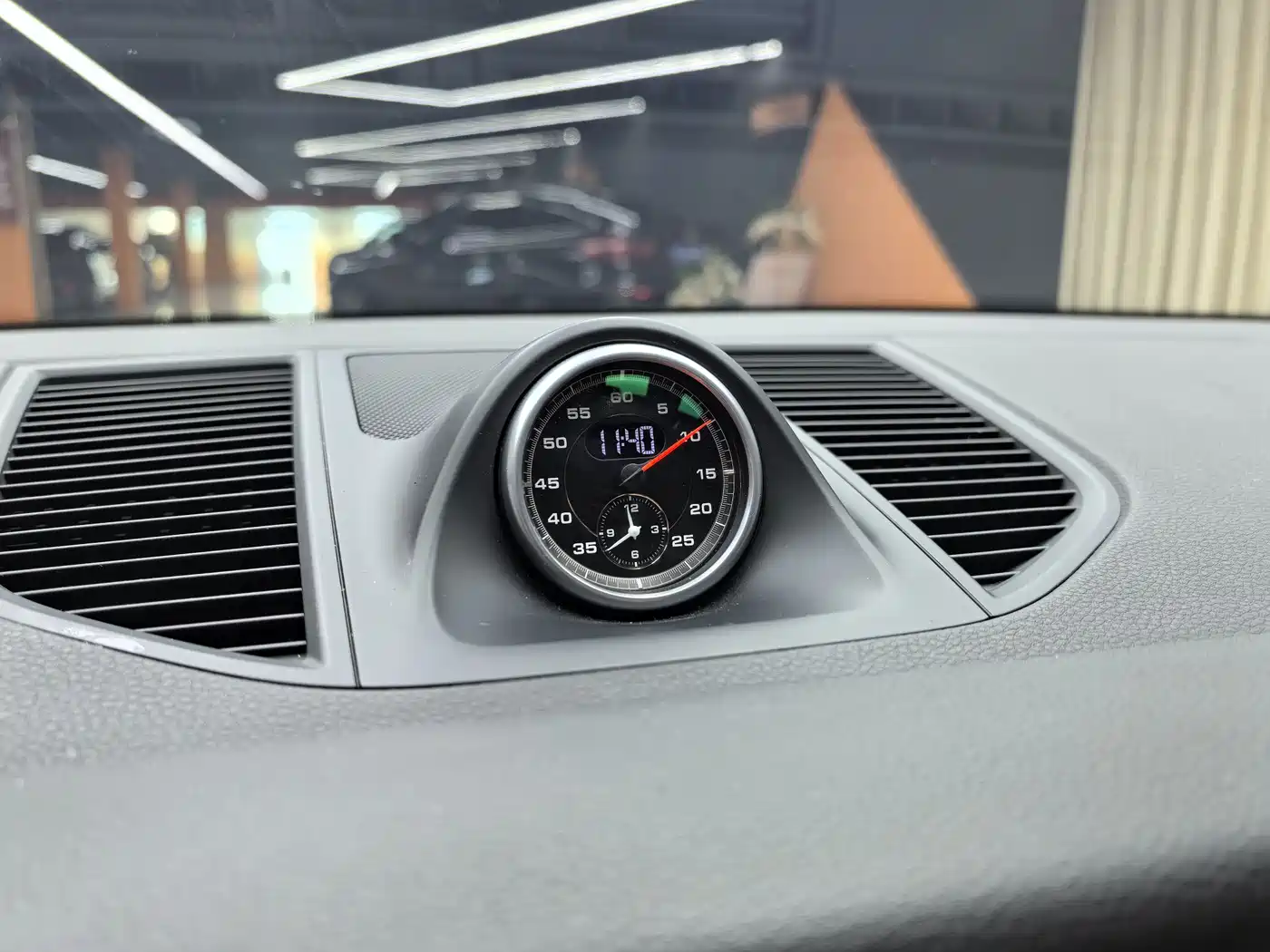 Porsche Macan 2016 Macan 2.0T фото 12