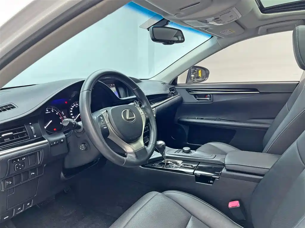 Lexus ES 2014 250 Elite Edition фото 13
