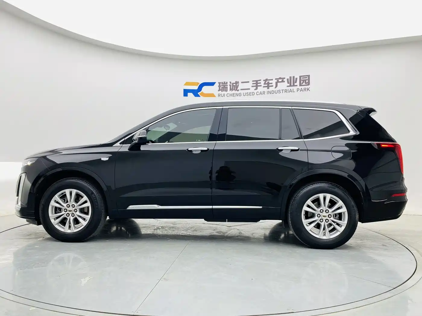 CADILLAC XT6