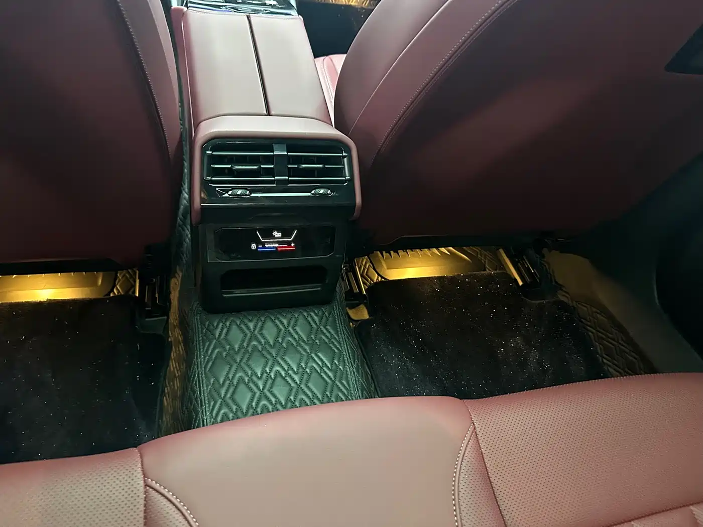 BMW 5 Series 2025 530Li Leading M Sport Package фото 12